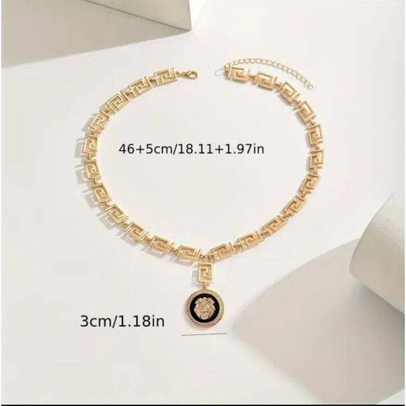 Designer Inspired Black & Silver Lion necklace - Picture 2 of 2